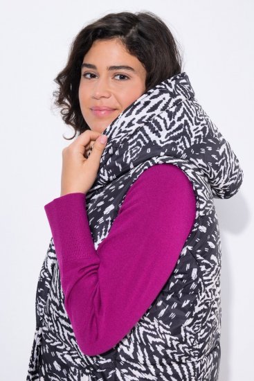 Ulla Popken 838435 Trükiga pikk tepitud vest Must - Vestid - 