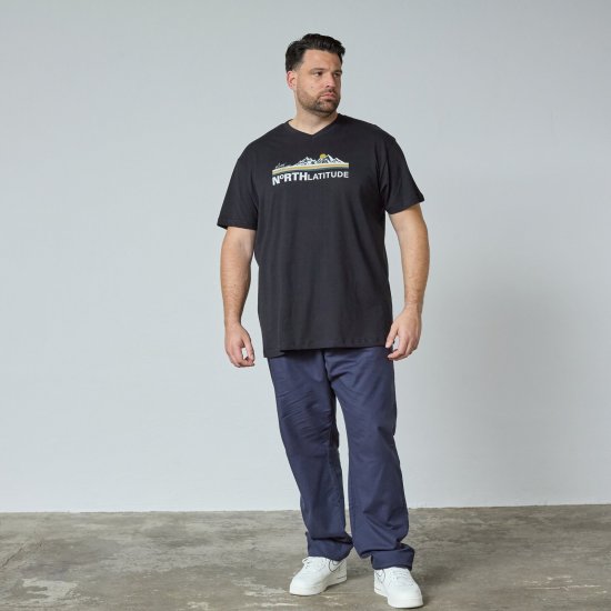 North Latitude Mountain T-Shirt V-Neck Must - TALL T-särgid - T-särgid pikkadele meestele
