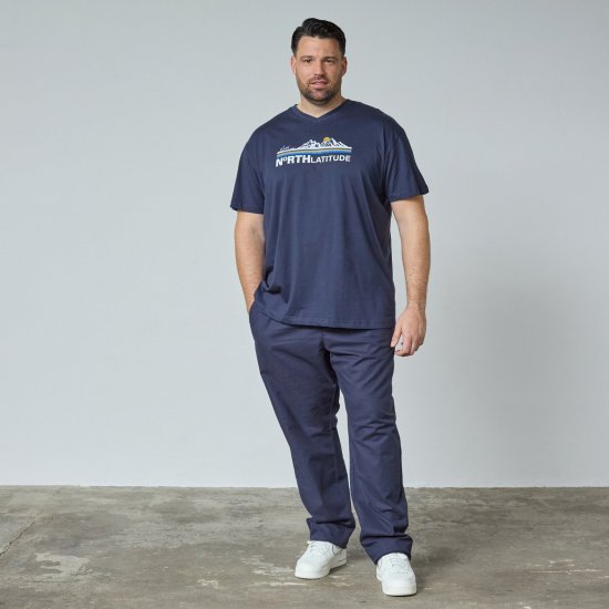 North Latitude Mountain T-Shirt V-Neck Tumesinine - TALL T-särgid - T-särgid pikkadele meestele
