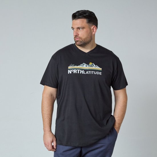 North Latitude Mountain T-Shirt V-Neck Must - T-särgid - Suured T-särgid 2XL – 14XL