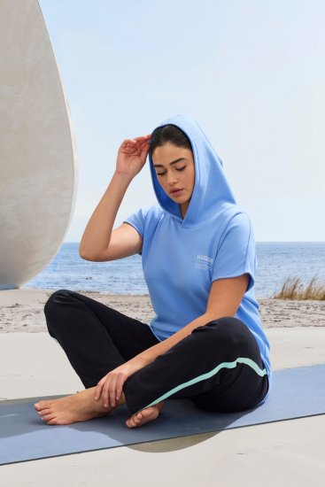 Ulla Popken Quick Drying Short Sleeve Hoodie Light Blue - Sviitrid ja dressipluusid - 